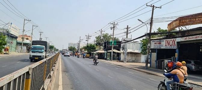 Hình ảnh Cho thuê 1100m Đất 3 MẶT TIỀN rộng 38m Quốc Lộ 13 Thủ Đức, HD dài hạn