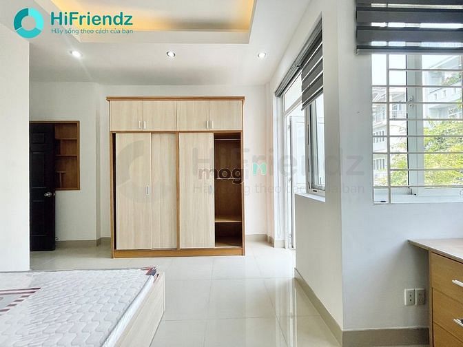 Hình ảnh CĂN HỘ MINI 35m2 thiết kế hiện đại có ban công, cửa sổ lớn
