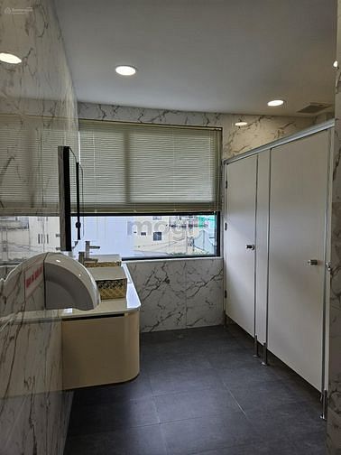 Hình ảnh Building MT 880F Âu Cơ Q.TB - 9*33m - 1 Hầm 9 lầu TM, PCCC đạt chuẩn