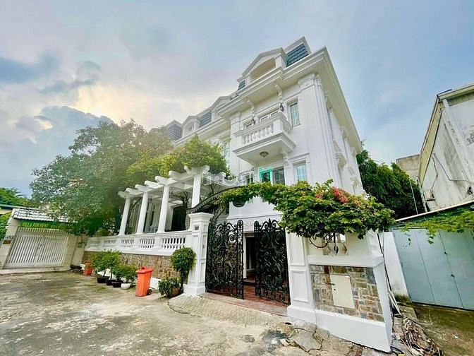 Hình ảnh Cho thuê biệt thự compound đường Thảo Điền  Q2. 333 m2 .150tr