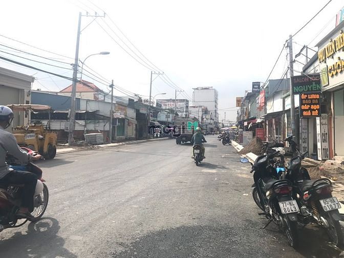 Hình ảnh 700m đất 2 mặt tiền Quốc Lộ 13 gần Chợ Nông Sản Thủ Đức 45 triệu/tháng