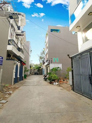 Hình ảnh Đất hẻm xe hơi ngang 5.5m đường Làng Tăng Phú giá chỉ 4.3 tỷ