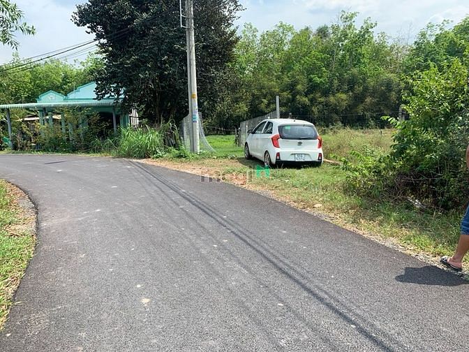 Hình ảnh Bán 585m2 đất thổ cư, MT đường nhựa. Giá 2,2 tỷ