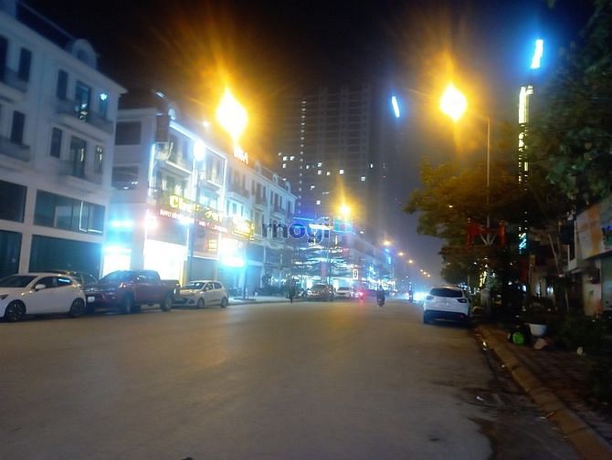 Hình ảnh 68mTrung tâmTrâu Quỳ-ngày đêm nhộn nhịp-Dòng tiền-2 tô tô tránh-Vỉa hè