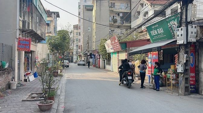 Hình ảnh 68mTrung tâmTrâu Quỳ-ngày đêm nhộn nhịp-Dòng tiền-2 tô tô tránh-Vỉa hè