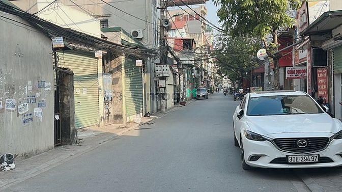 Hình ảnh 68mTrung tâmTrâu Quỳ-ngày đêm nhộn nhịp-Dòng tiền-2 tô tô tránh-Vỉa hè