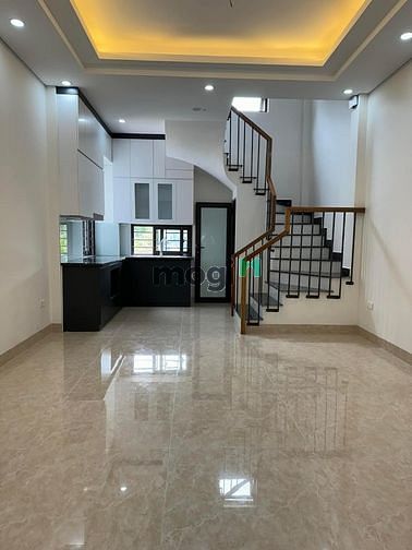 Hình ảnh Bán Nhà Phố Cổ Linh - Thạch Bàn 2 Mặt Thoáng, 31m x 5 Tầng, Ngõ Thông