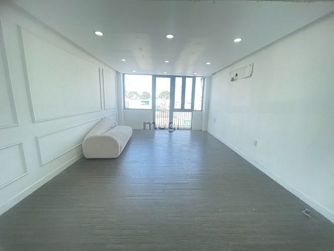 Hình ảnh QUẬN 3 - Cho thuê Vp 35m2 sàn gỗ đẹp có ban công chỉ 9tr/tháng