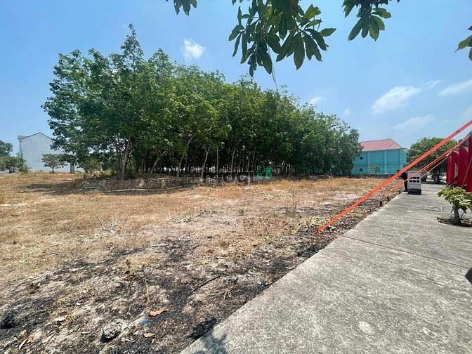 Hình ảnh Cần bán lô đất 80m2 ODT full thổ cư đối diện cổng VSIP2