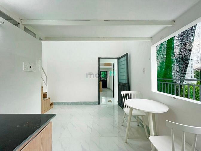 Hình ảnh 1 Căn Phòng DUPLEX Đang Trống Sẵn , Có Ban Công Thoáng Q2
