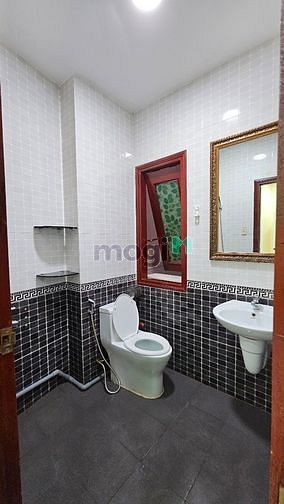 Hình ảnh CHDV 28m2 bancong full nt nằm sát Q10