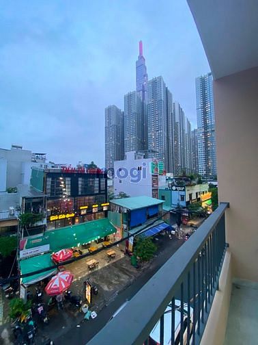 Hình ảnh 🎴Căn Hộ Ban Công 30m2 Kế Landmark81 . Full Nội Thất , Có Thang Máy