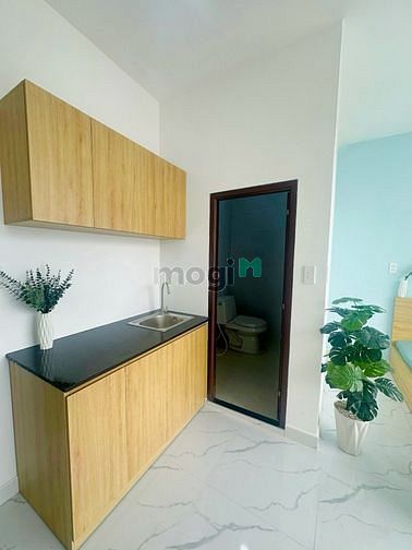 Hình ảnh BANCON đón gió, thang máy, mặt tiền đường Q10 sát Q3