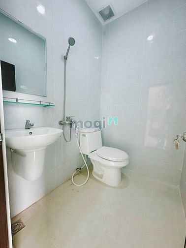 Hình ảnh BANCON đón gió, thang máy, mặt tiền đường Q10 sát Q3