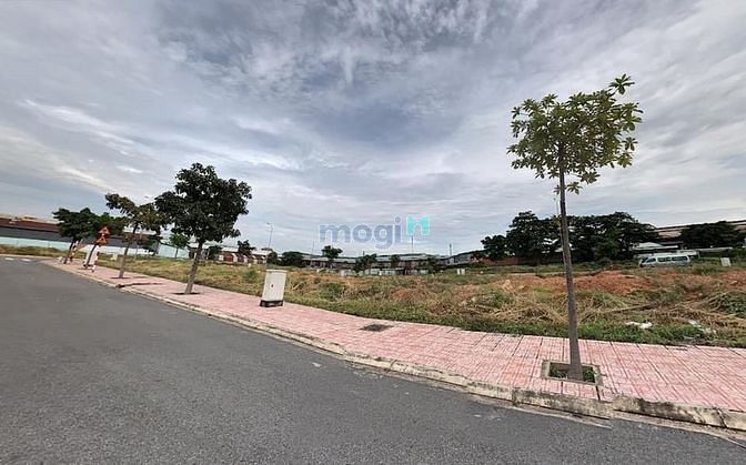 Hình ảnh Đất Đẹp Nhất tại Nguyễn Văn Kỉnh Quận 2 DT 120m2 Giá 2tỷ 650tr SHR