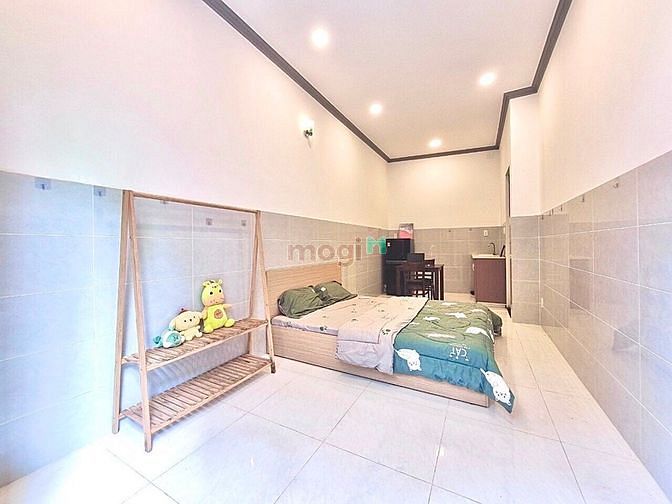 Hình ảnh Phòng Studio Full Nội Thất Cửa Sổ To Tại Nguyễn Gia Trí