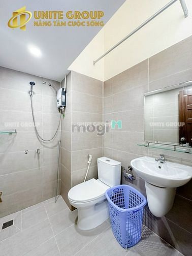 Hình ảnh CHo thuê phòng gác cao, bếp sát cửa sổ, đủ nội thất, sofa xanh Q7
