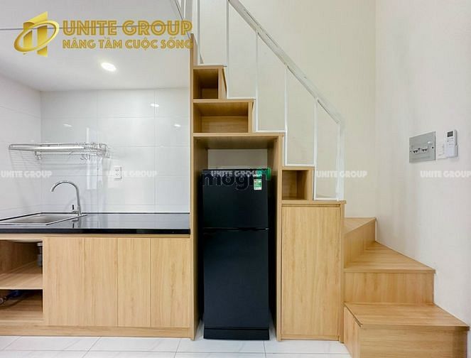 Hình ảnh CHo thuê phòng gác cao, bếp sát cửa sổ, đủ nội thất, sofa xanh Q7