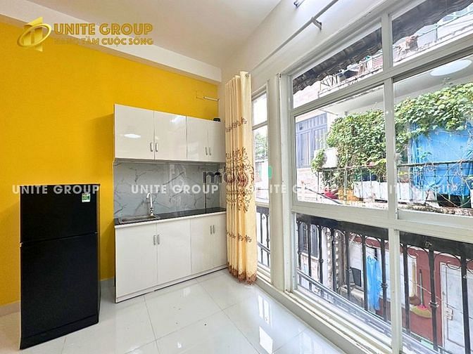 Hình ảnh STUDIO cửa sổ trời lớn tách bếp
