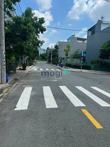 Hình ảnh Cần bán gấp lô đất Lê Văn Thịnh Q2 DT 110m2 giá 2tỷ 400tr SHR