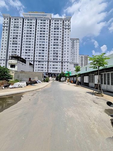 Hình ảnh Đất nền P. An Lạc- Bình Tân- giá cực sốc ngay ngã tư Võ Văn Kiệt