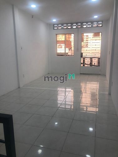 Hình ảnh Cho thuê nhà hẻm xe hơi Cao Đạt 2 phòng + 2wc, 1 lững 2 lầu Quận 5