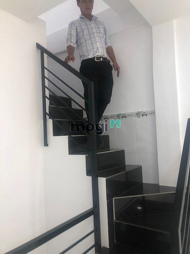 Hình ảnh Cho thuê nhà hẻm xe hơi Cao Đạt 2 phòng + 2wc, 1 lững 2 lầu Quận 5