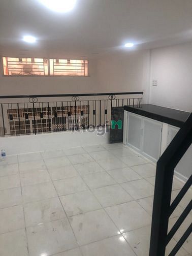 Hình ảnh Cho thuê nhà hẻm xe hơi Cao Đạt 2 phòng + 2wc, 1 lững 2 lầu Quận 5