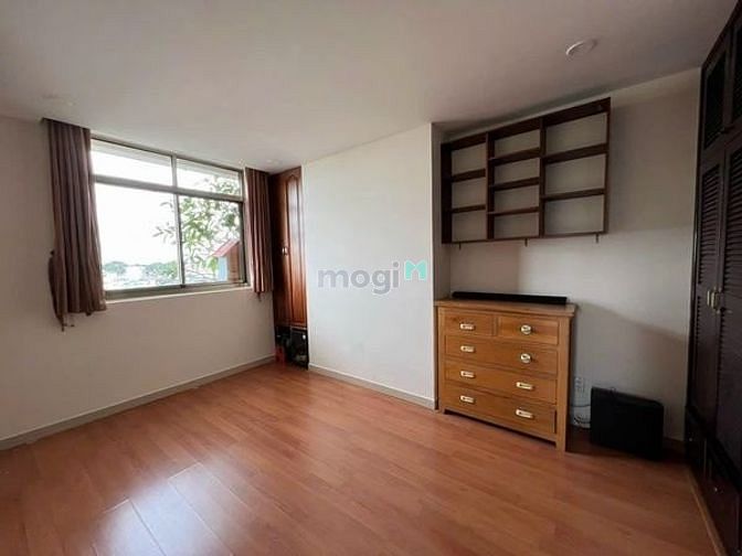 Hình ảnh •	DT : 100m2 ,3PN , 3WC •	Nội thất có đầy đủ chỉ cần vào ở thôi , thiế