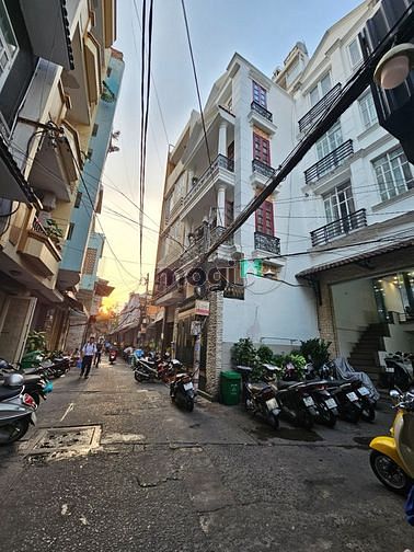 Hình ảnh Studio cửa sổ to gần phố đi Bộ Bùi Viện quận 1