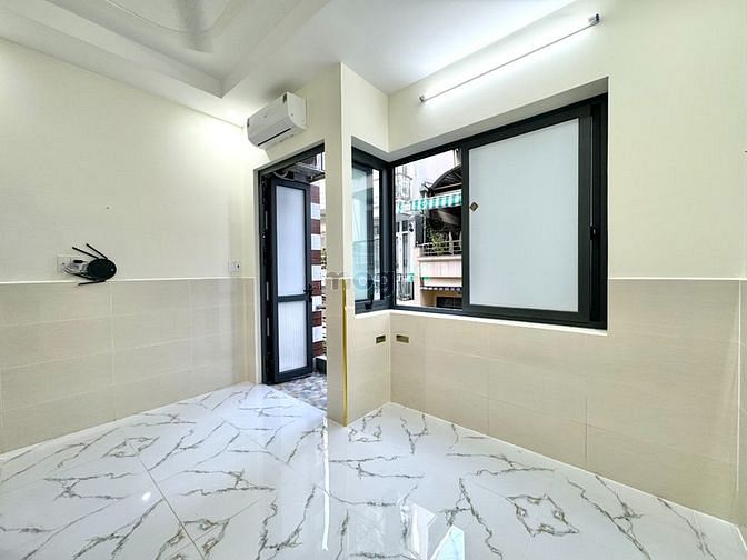 Hình ảnh Phòng ban công thoáng mát 5p đi chợ Phạm Văn Hai, gần chợ Hòa Hưng