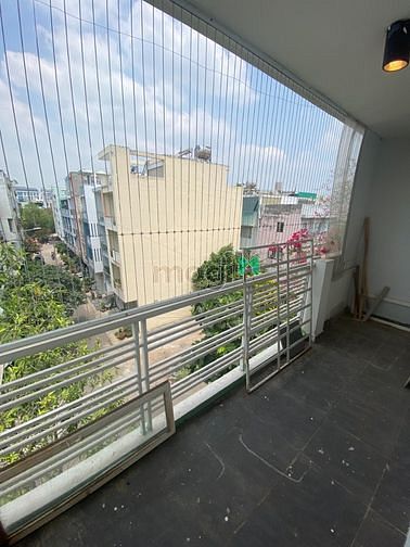 Hình ảnh 1 phòng ngủ, 1 phòng khách có Balcon