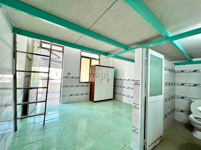 Hình ảnh Phòng ban công ngay đường lớn siêu thoáng