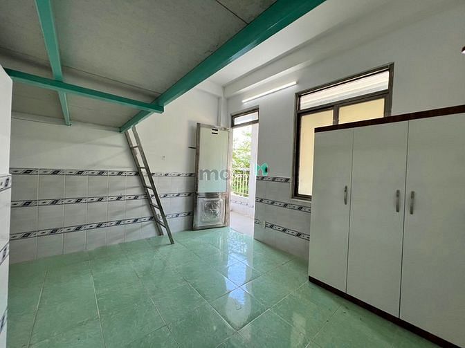 Hình ảnh Phòng ban công ngay đường lớn siêu thoáng