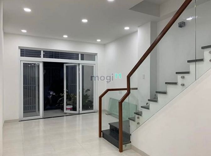 Hình ảnh Xe hơi đỗ cửa 🕹️ Lê Trọng Tấn Tân Phú