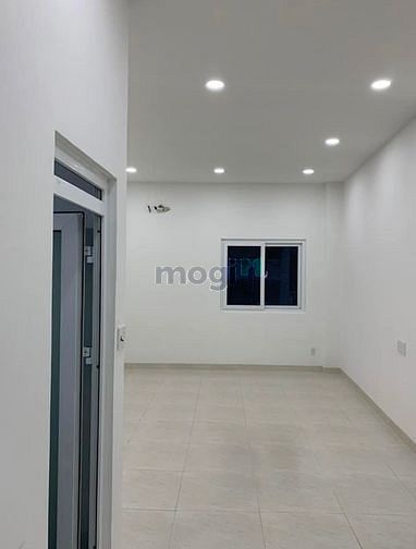 Hình ảnh Xe hơi đỗ cửa 🕹️ Lê Trọng Tấn Tân Phú