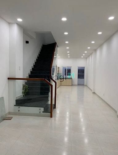 Hình ảnh Xe hơi đỗ cửa 🕹️ Lê Trọng Tấn Tân Phú