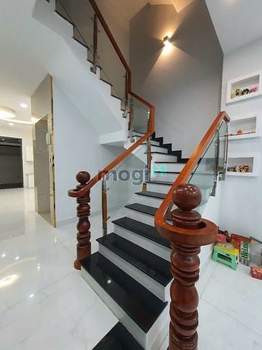 Hình ảnh Ngộp. bán nhà Hẻm xe tải khuông việt. 4.3x22. 1 trệt 3 lầu. St.