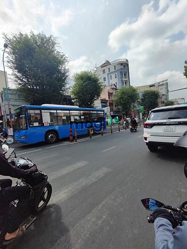 Hình ảnh Mặt tiền nhà đường 3/2, có thang máy, 7 tầng cho thuê