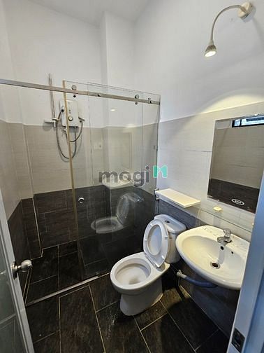Hình ảnh Cho thuê studio ban công gần cầu Ông Lãnh quận 1
