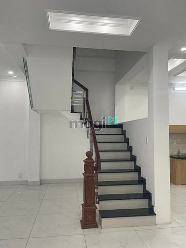 Hình ảnh Cho thuê biệt thự ngay ga Metro Phước Long giáp q2 giá 40tr/tháng