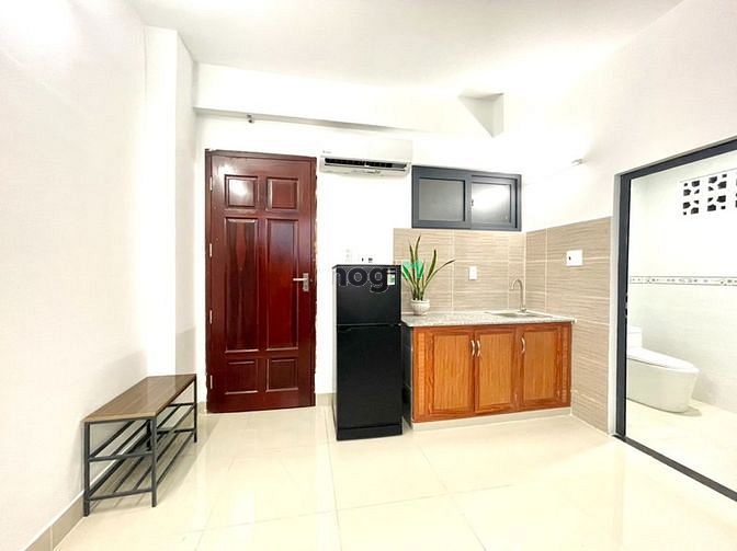 Hình ảnh cho thuê phòng đầy đủ nội thất, cửa sổ thoáng, gió mát gần chợ tân mỹ