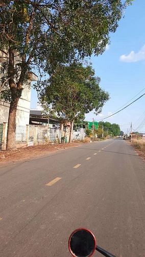 Hình ảnh Bán gấp cặp đất siêu tốt TX Chơn Thành, 400m2 sổ sẵn trả trước 650tr.