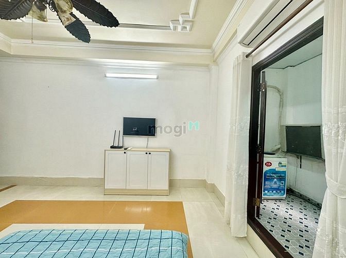 Hình ảnh 1pn ban công tách bếp gần bùng binh Phù Đổng quận 1