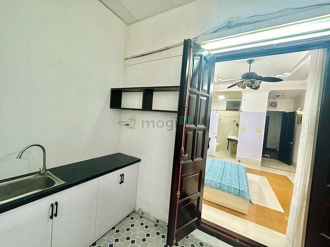 Hình ảnh 1pn ban công tách bếp gần bùng binh Phù Đổng quận 1