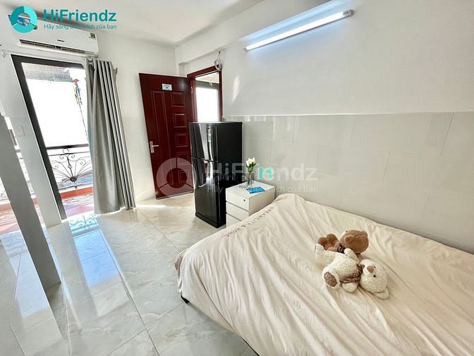 Hình ảnh Trống sẵn Bancol cửa sổ trời “view ngắm máy bay”