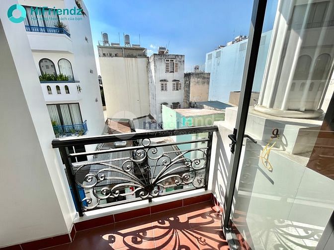 Hình ảnh Trống sẵn Bancol cửa sổ trời “view ngắm máy bay”