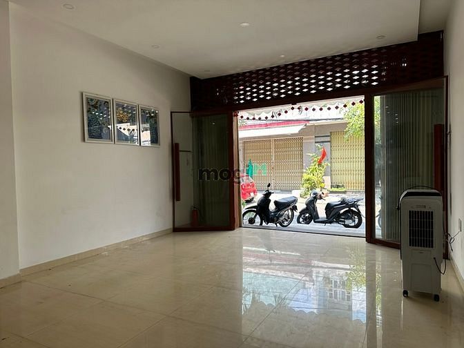 Hình ảnh Cho thuê nhà 3 tầng MT đường Phùng Chí Kiên