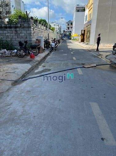 Hình ảnh Bán nền đất Thổ Cư đường Lê Văn Quới: 4mx19m, giá: 3.9 tỷ TL