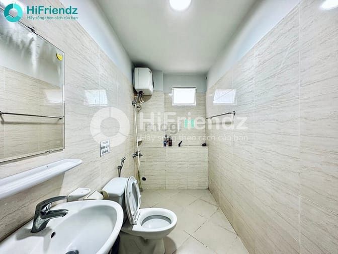 Hình ảnh Phòng Studio cửa sổ trời thoáng mát, tone màu xanh mát mẻ